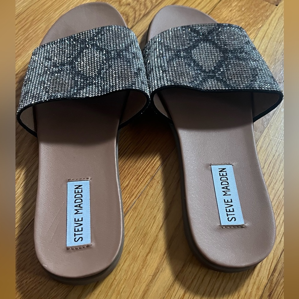 Steve Madden women’s sandals with sparkle front design